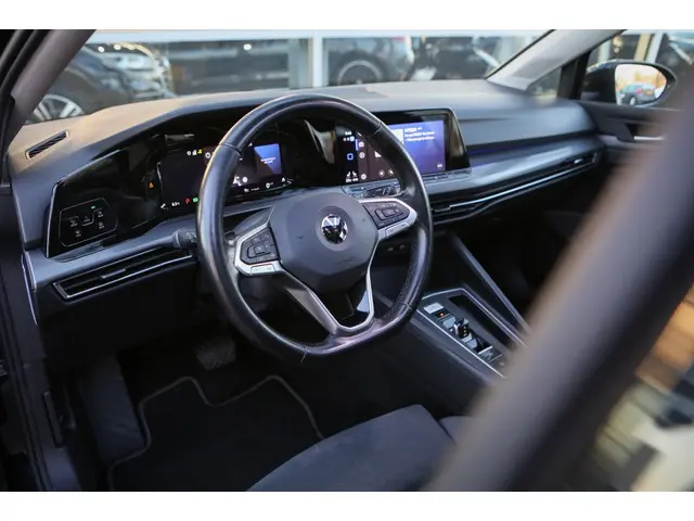 Volkswagen Golf 1.5 eTSI Style | Pano | Massage | 2020 Benzine 3