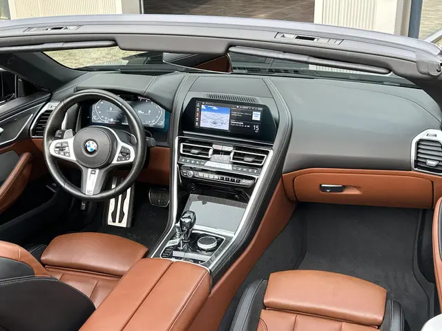 BMW 8 Serie 840i xDrive High Executive 2021 Benzine 31