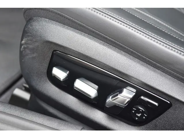 BMW 5 Serie 530i High Executive 2021 Benzine 13
