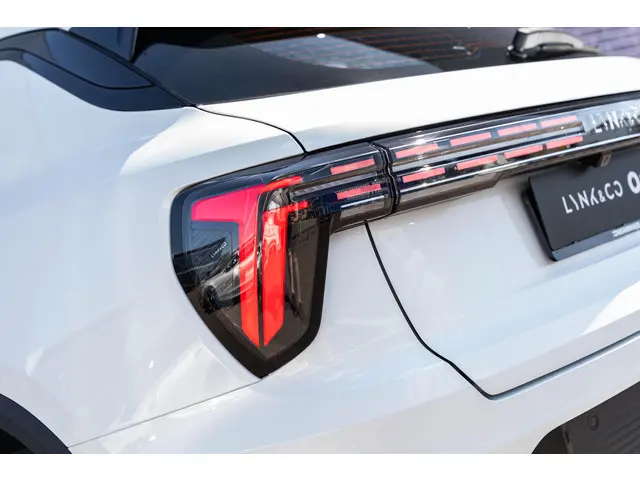 Lynk & Co 01 Plug-in Hybrid 1.5 Core 2025 Hybride Benzine 14