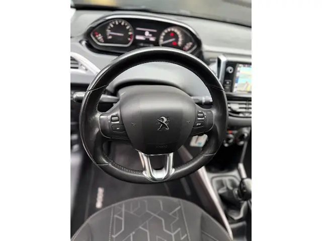 Peugeot 2008 1.2 PureTech Blue Lion 2016 Benzine 32
