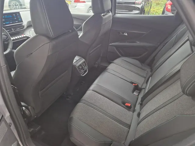 Peugeot 3008 1.2 Hybrid 136 Allure 2024 Hybride Benzine 12