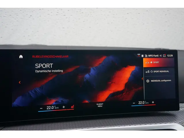 BMW 3 Serie Sedan 318i 2025 Benzine 32