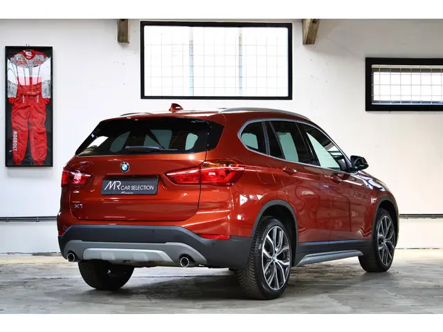 BMW X1 sDrive20i Orange Edition II 2018 Benzine 7