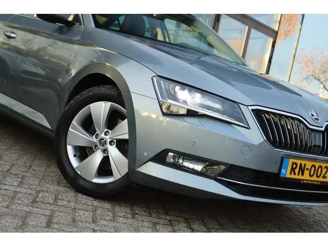 Škoda Superb 1.6 TDI AMBITION BUSINESS 2018 Diesel 9