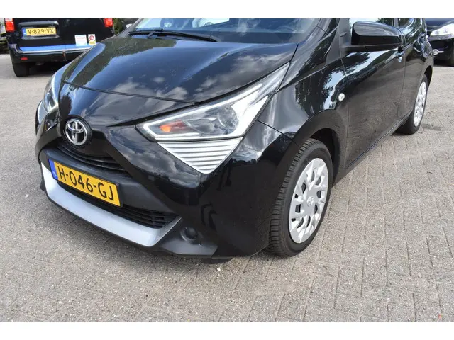 Toyota Aygo 1.0 VVT-i x-play 2020 Benzine 9