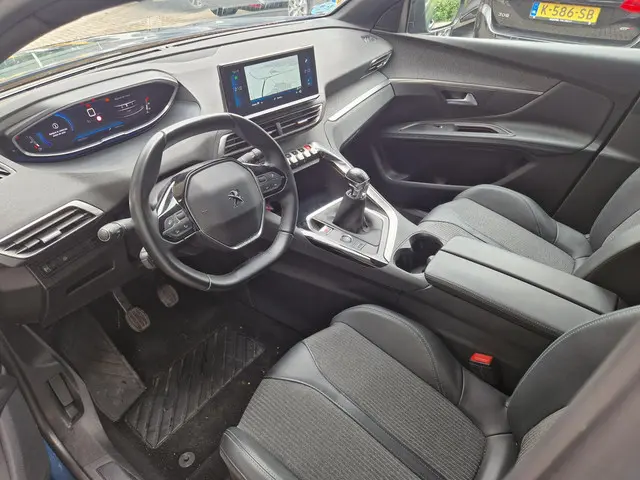 Peugeot 3008 1.2 PureTech Allure Pack 2023 Benzine 9