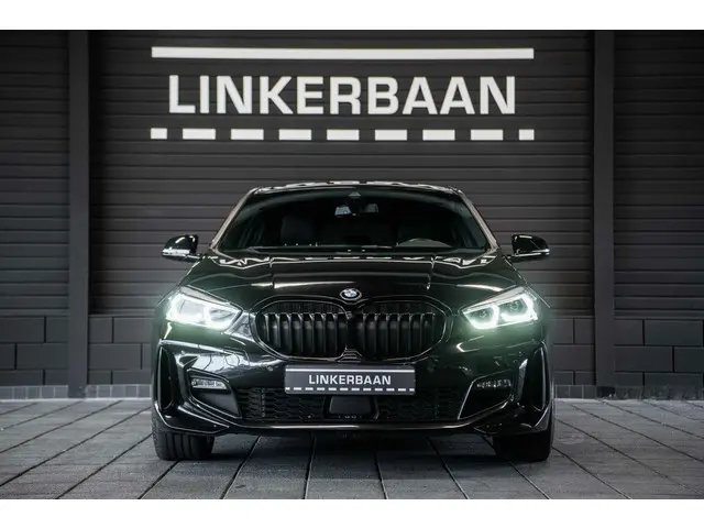 BMW 1 Serie 120i | M Sport | PDC | LED | 19 inch | 2022 Benzine 11