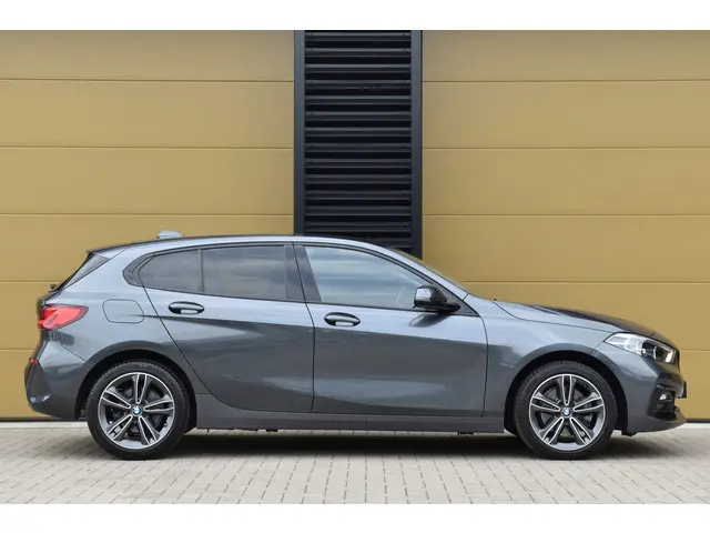 BMW 1 Serie 118i Executive Edition 2020 Benzine 7