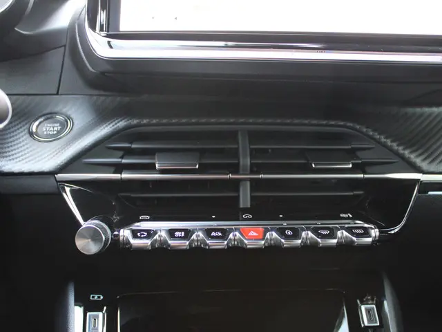 Peugeot 208 Hybrid 136 e-DCS6 GT 2024 Hybride Benzine 17