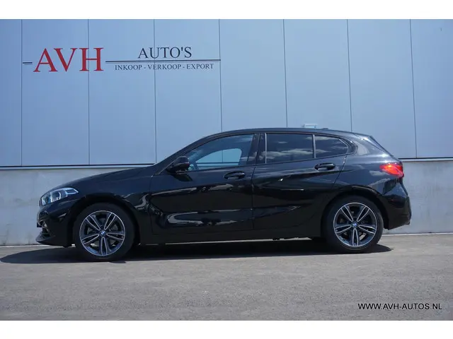 BMW 1 Serie 118i Executive Edition 2019 Benzine 21
