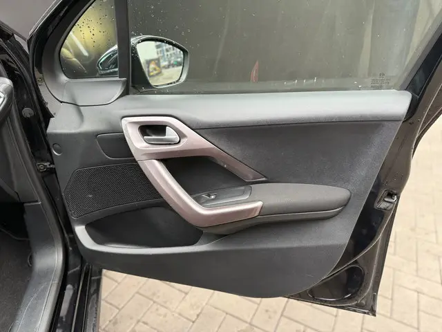 Peugeot 2008 1.2 PureTech Blue Lion 2016 Benzine 19