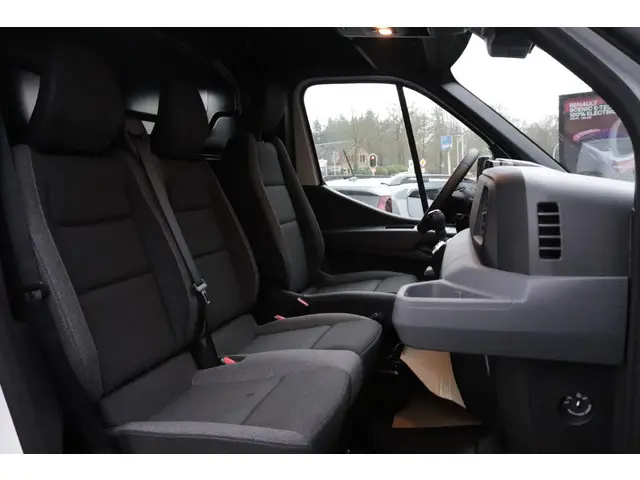 Renault Master T35 2.0 dCi 130 L2H2 Start 2024 Diesel 13