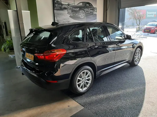 BMW X1 sDrive18i Executive 2017 Benzine 30