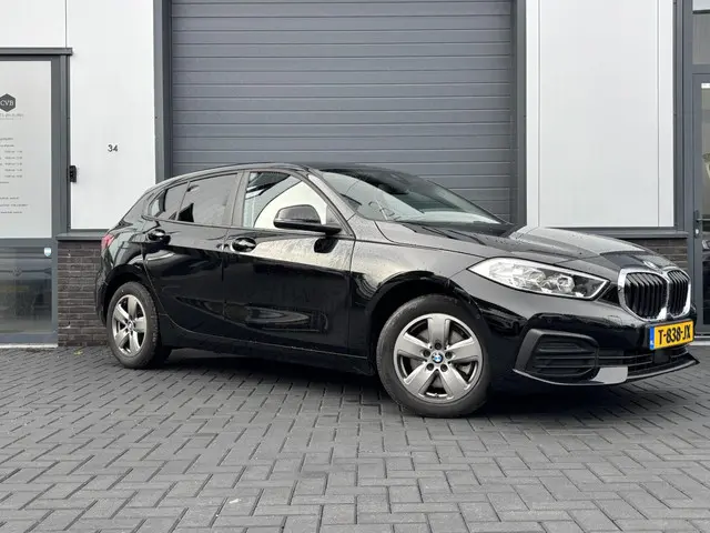 BMW 1 Serie 118i Sport Edition 2023 Benzine 4