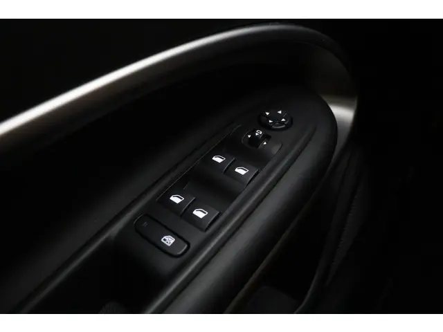 Jeep Avenger 1.2 e-Hybrid Summit 2025 Hybride Benzine 18