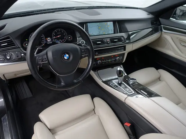 BMW 5 Serie 520i Luxury Edition Aut- 2014 Benzine 2