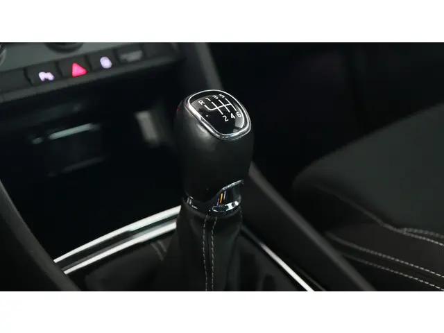 Škoda Karoq 1.5 TSI ACT Sportline Business 2020 Benzine 37