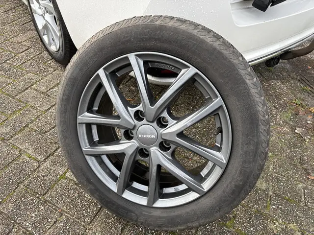 Toyota Auris 1.8 Hybrid Trend 2016 Hybride Benzine 32