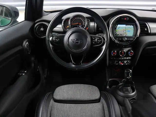 MINI 5-Deurs Cooper 2019 Benzine 9
