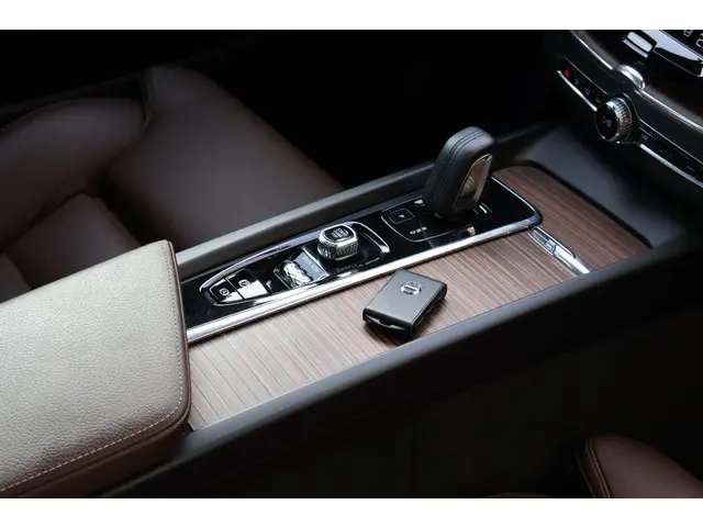 Volvo XC60 B5 Momentum Exclusive 2021 Benzine 42