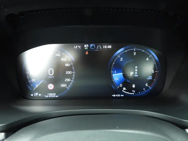 Volvo V60 2.0 B4 MHEV diesel R-Design 2021 Diesel 16