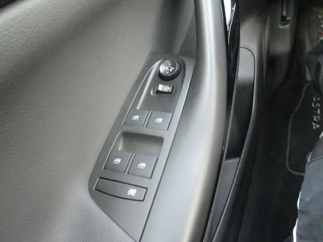 Opel Astra 1.6 Innovation,automaat,200 pk 2018 Benzine 7