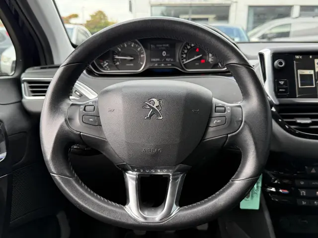 Peugeot 208 1.2 VTi Allure 2013 Benzine 9