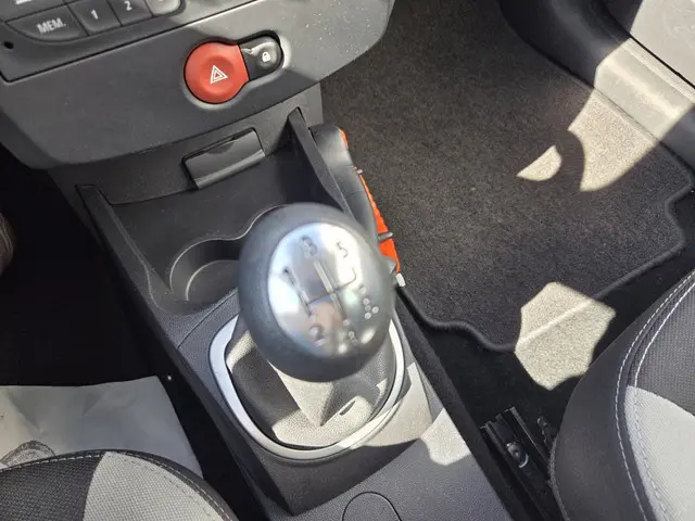 Renault Clio 1.2 Authentique 2012 Benzine 8