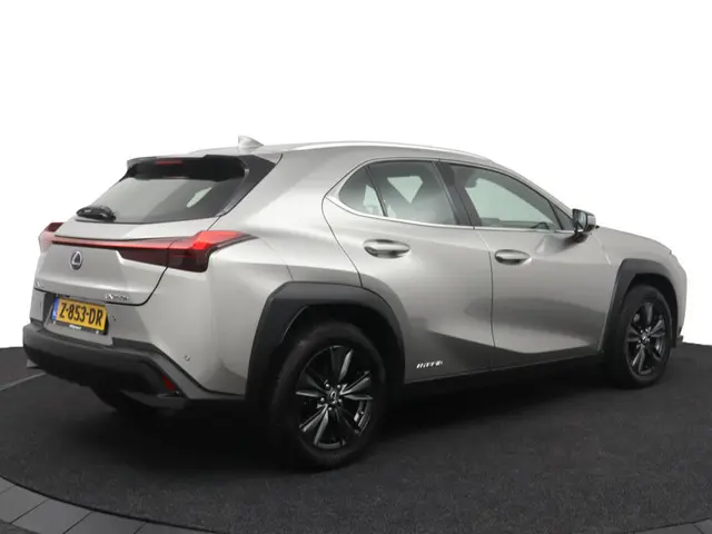 Lexus UX 250h Luxury Line 2022 Hybride Benzine 2