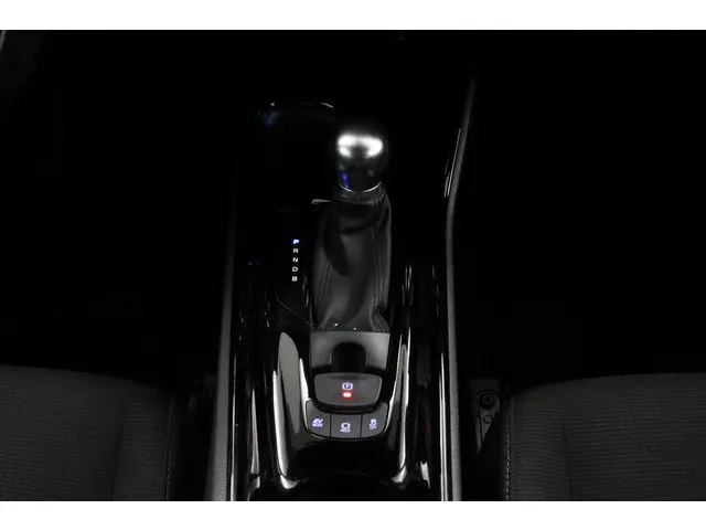 Toyota C-HR 1.8 Hybrid Active 2019 Hybride Benzine 32