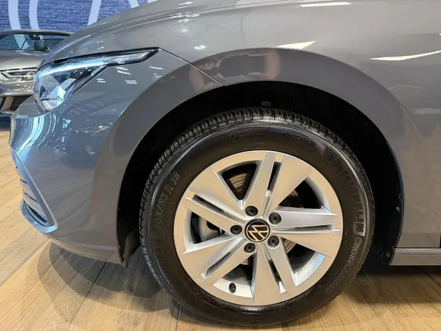 Volkswagen Golf 1.0 eTSI Life Business 2024 Benzine 6