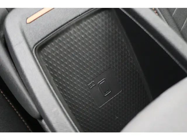 CUPRA Born Adrenaline One 62 kWh 2022 Elektrisch 50