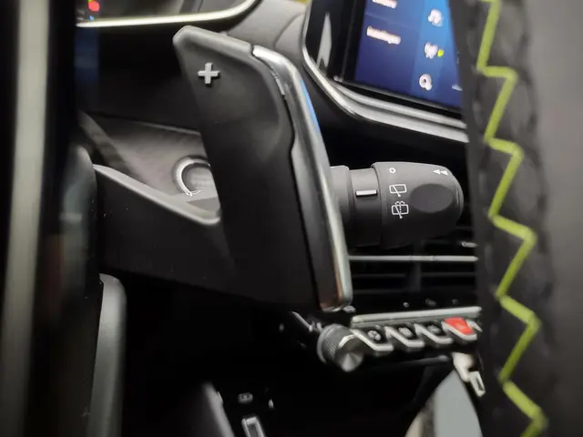 Peugeot 2008 1.2 Hybrid 136 GT 2025 Hybride Benzine 7