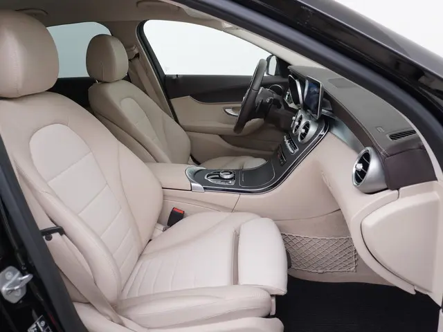 Mercedes-Benz C-Klasse C 300 AMG line 2019 Benzine 34