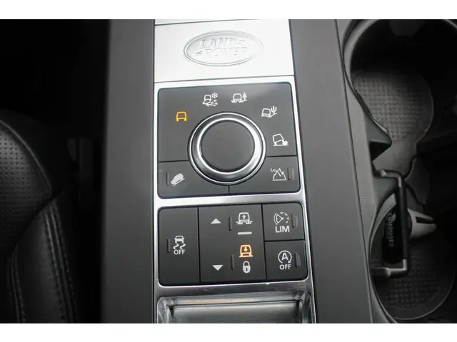 Land Rover Discovery 3.0 Td6 HSE Luxury 2018 Diesel 30