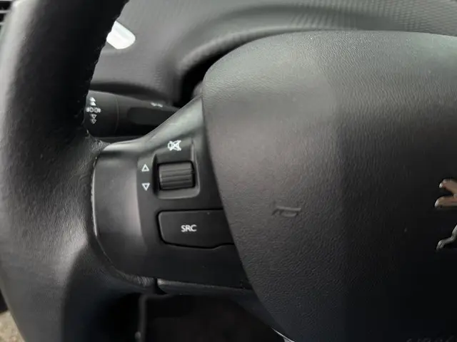 Peugeot 2008 1.2 PureTech Blue Lease Allure 2019 Benzine 27