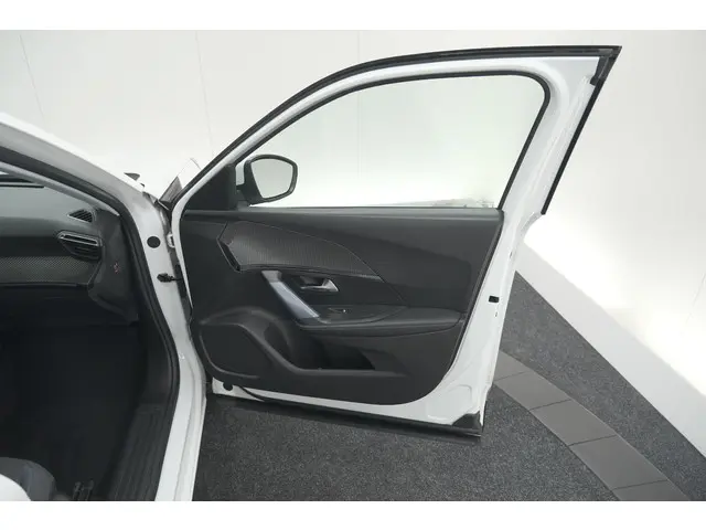 Peugeot 2008 PureTech 130 Allure 2020 Benzine 61