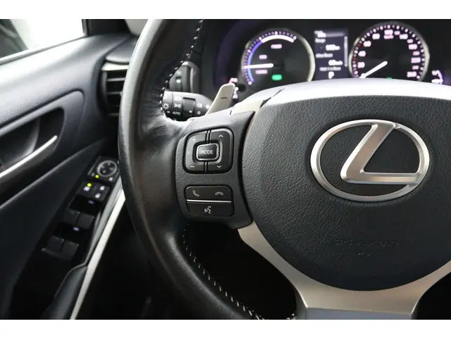 Lexus IS 300h Hybrid Business Line 2017 Hybride Benzine 19