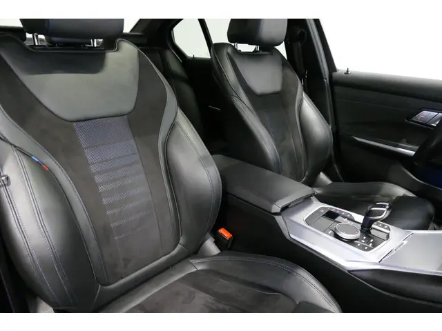 BMW 3 Serie 330e M Sport 2020 Hybride Benzine 32