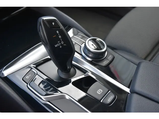 BMW 5 Serie Touring 520i Executive 2018 Benzine 15