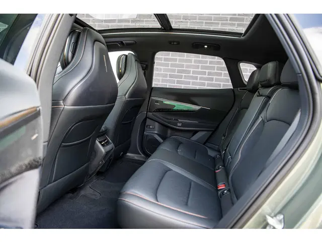 Lynk & Co 08 1.5 More 2025 Hybride Benzine 28