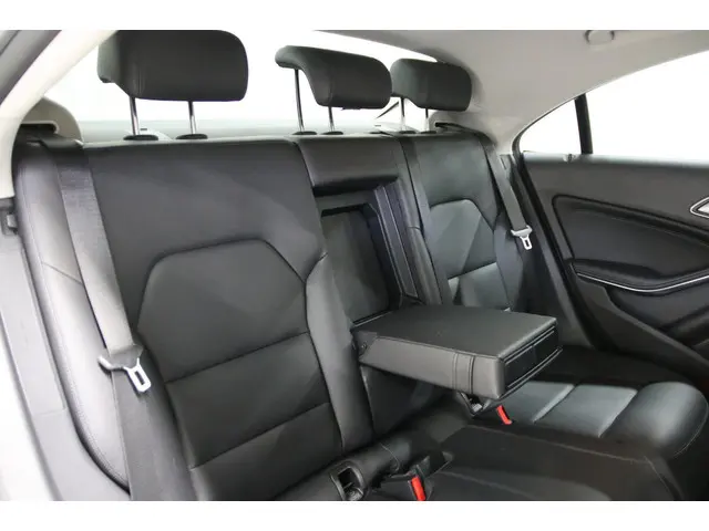 Mercedes-Benz CLA 180 2014 Benzine 9