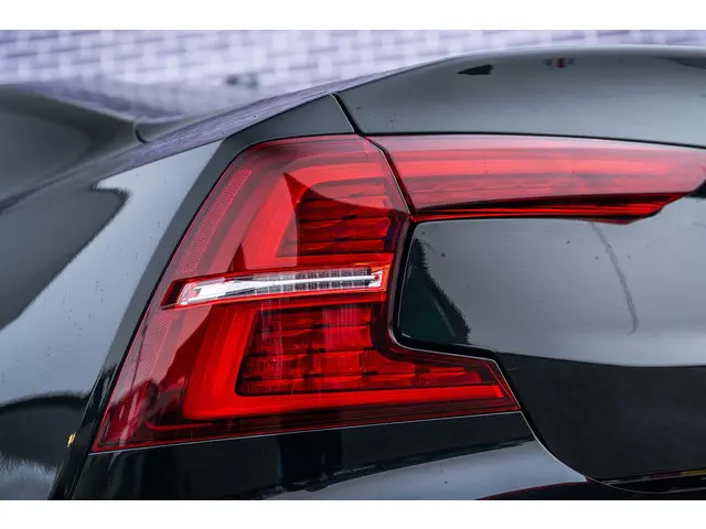 Volvo S60 B4 Ultimate Dark 2023 Benzine 17