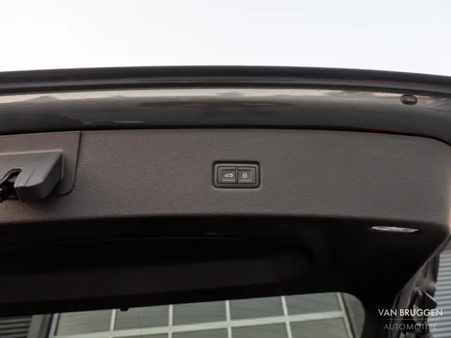 Audi Q8 55 TFSI e quattro S-Line 2021 Hybride Benzine 40