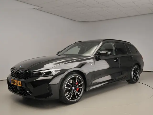 BMW 3 Serie Touring M340i xDrive 2024 Benzine 56