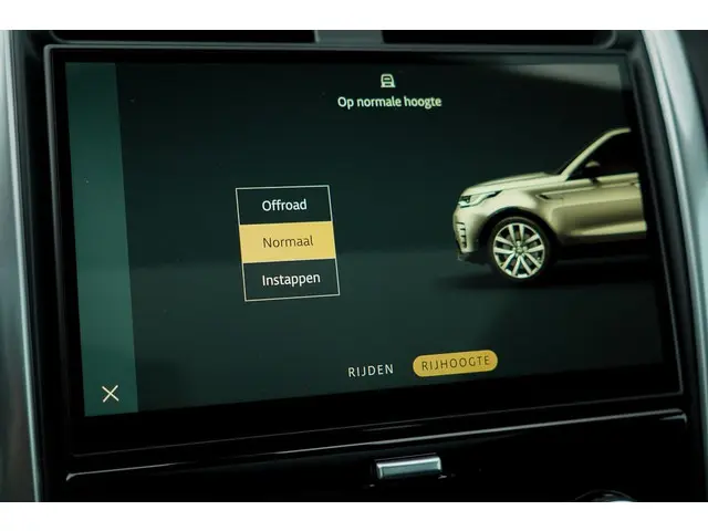 Land Rover Discovery 3.0 D250 R-Dynamic SE 2024 Diesel 44