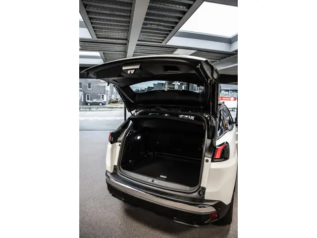 Peugeot 3008 1.6 e-THP GT Line 2018 Benzine 10