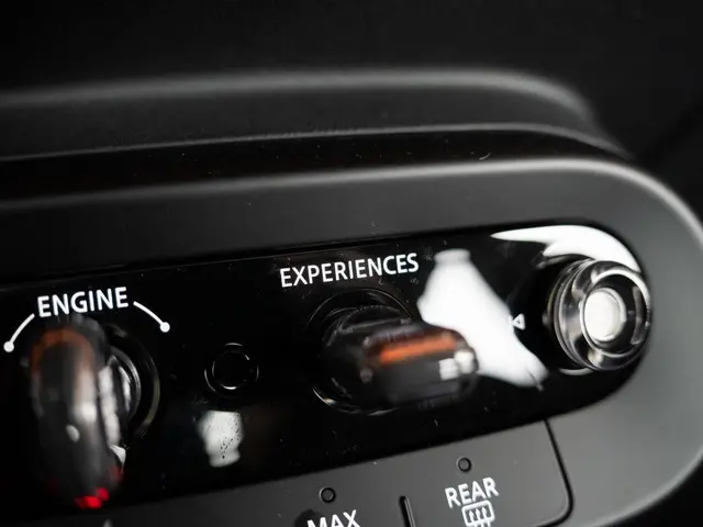 MINI 5-Deurs Cooper C 2025 Benzine 56