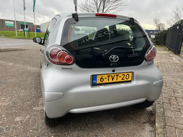 Toyota Aygo 1.0 VVT-i Now 2014 Benzine 11